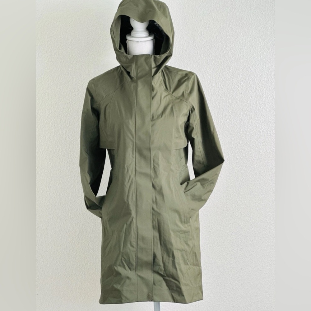 Lululemon Athletica Olive Green Rain Rebel Jacket Women's Size 4